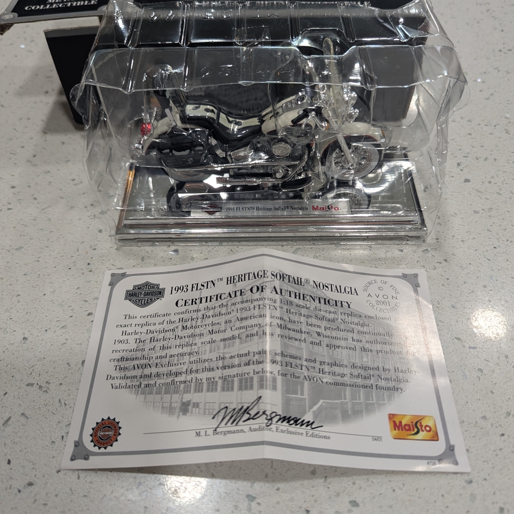 Maisto 1993 FLSTN Heritage Softail Nostalgia Model